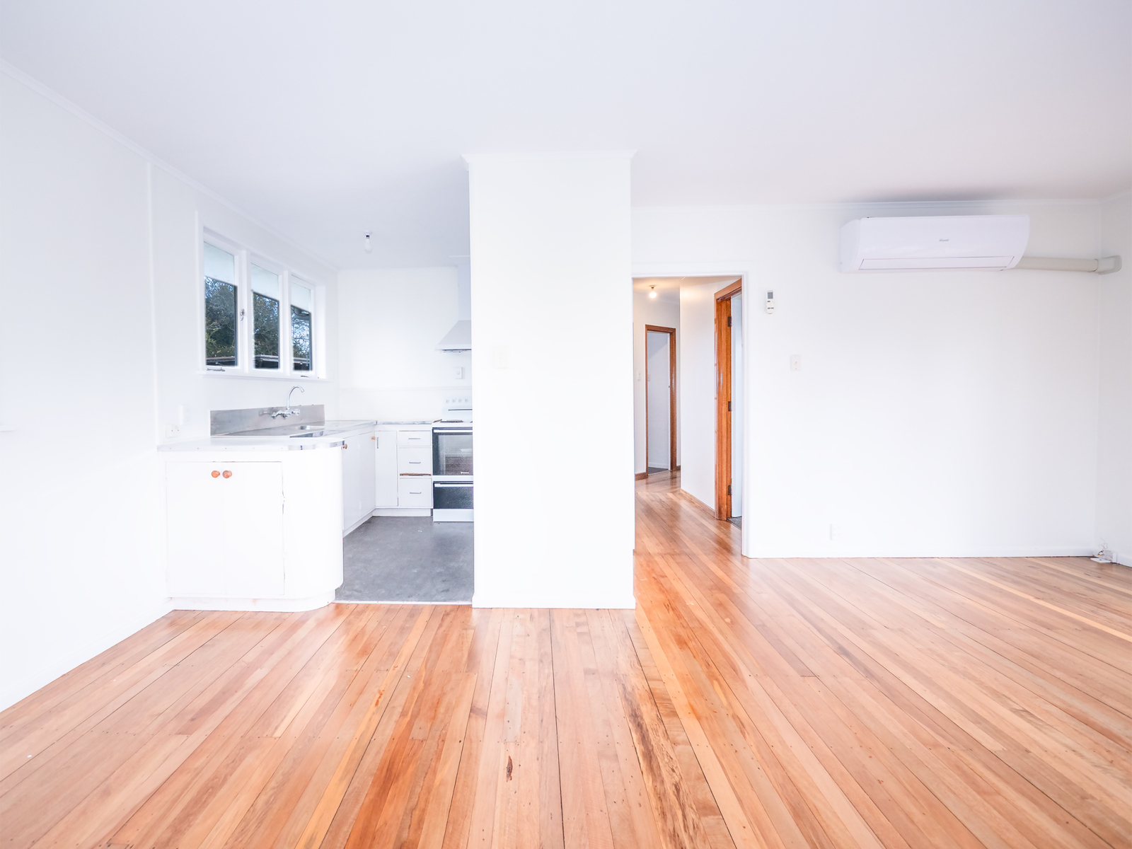 New Roof - Polished Floors - 1,002m² Freehold